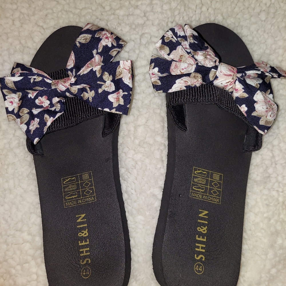 Flat sandal